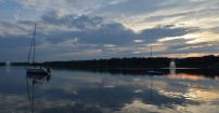 Jezioro Paprocańskie w letni wieczór